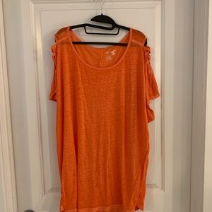 Orange T-shirt semi cold shoulder